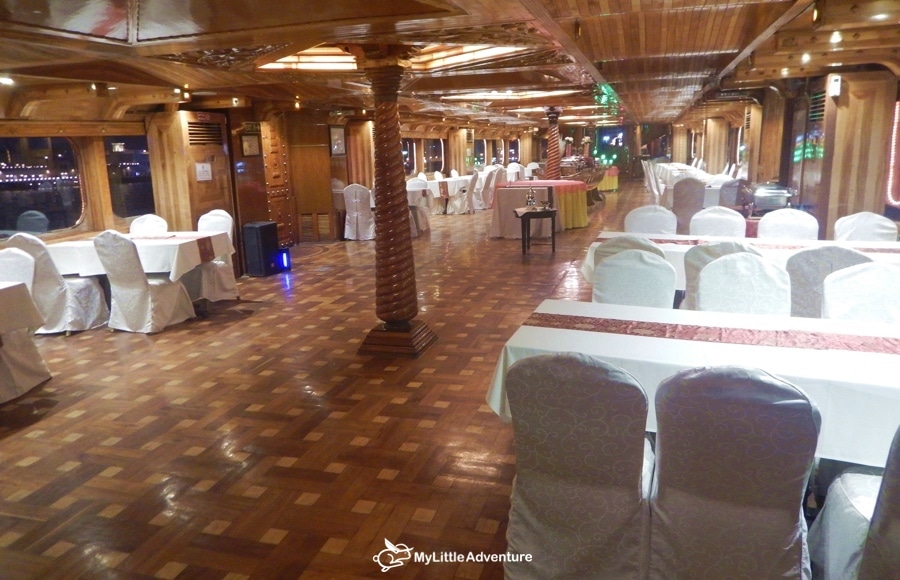 dubai dhow cruise ship down deck