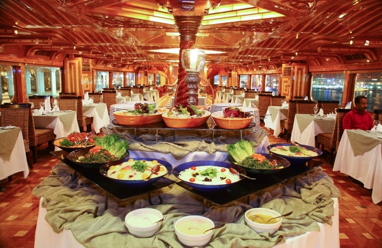 dhow cruise dinner