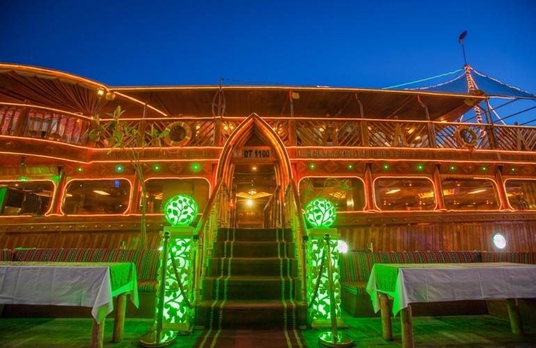 dhow evening cruise ship in dubai