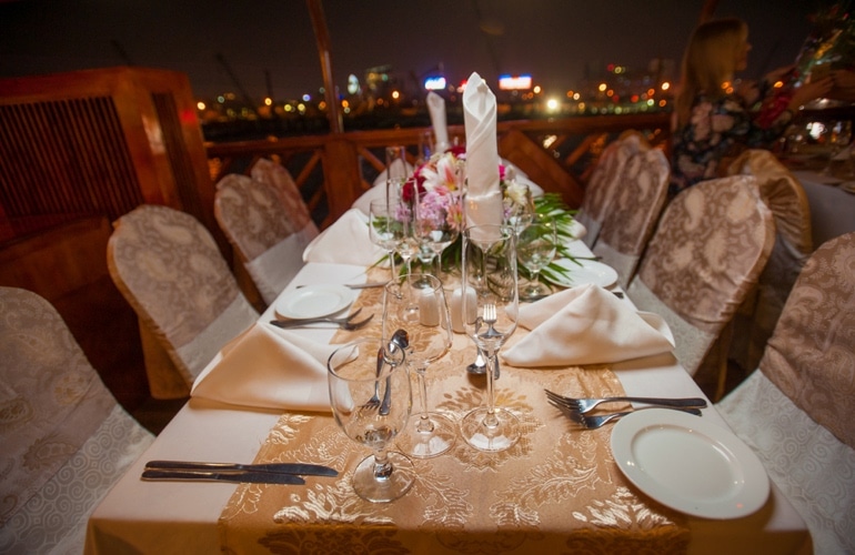 dhow evening cruise and dinner in Dubai Creek
