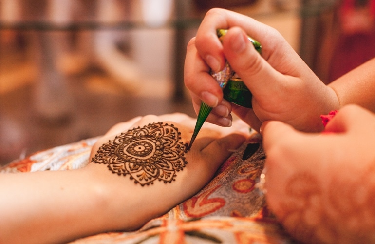 dhow evening cruise henna painting