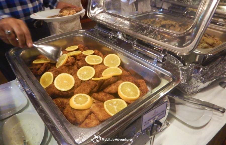 Fried fish with lemon